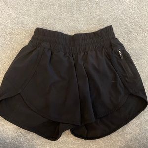 Lululemon Tracker Low-Rise Short 4”
